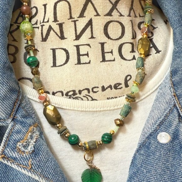 Alquimia Green and Gold Necklace - Picture 3 of 3